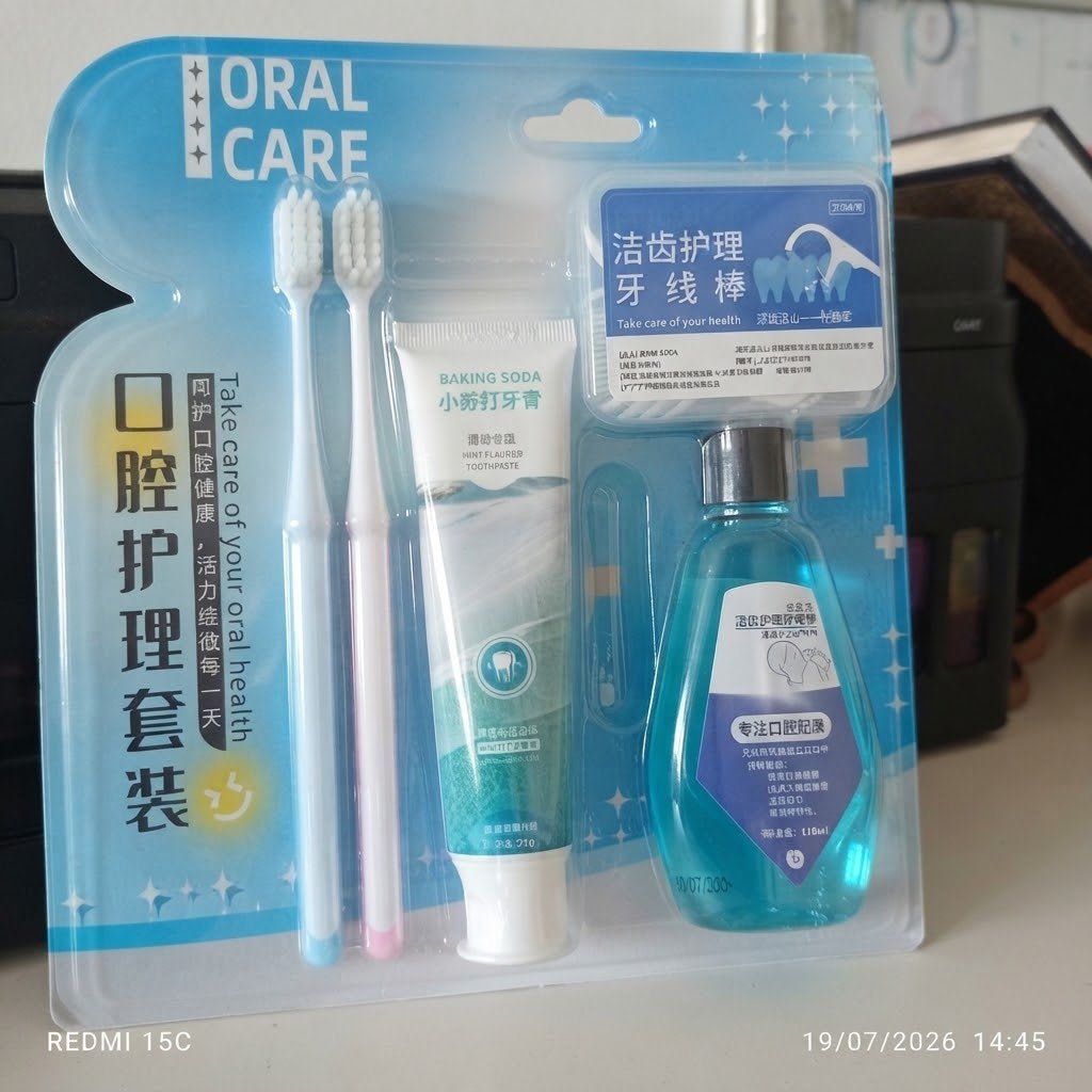 Kit Dentaire Complet – Dites Adieu aux Dents Jaunes et à la Mauvaise Haleine ! haleine composé de 2 brosse a dents ,bain de bouche,dentifrice et une boîte de fil dentaire